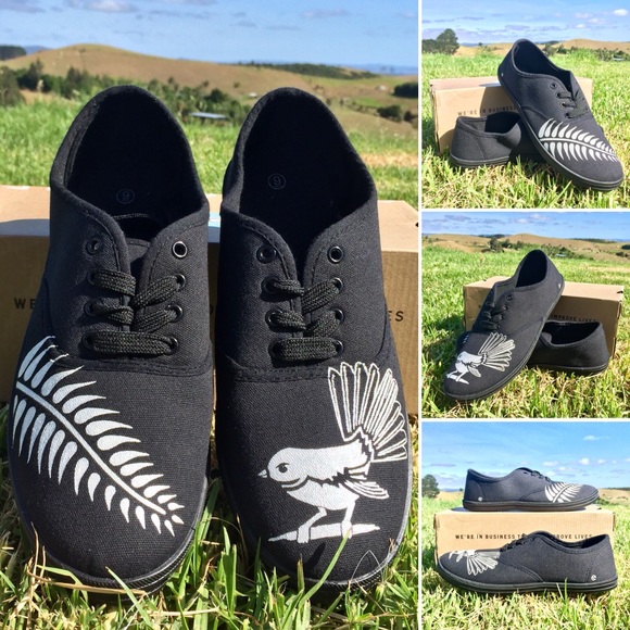 Kiwi Style custom hand painted TOMS - Picture 1 of 6